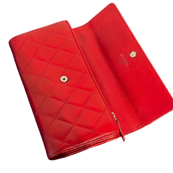 CHANEL Lambskin Quilted Large Gusset Flap Wallet Red Includes silver chain - Picture 4 of 11